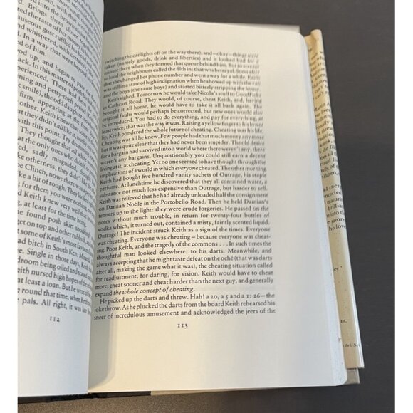 London Fields by Martin Amis Signed First American Edition - Picture 9 of 16